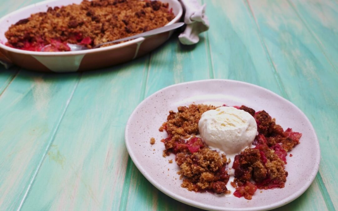4225 Rhubarb _ Ginger Crumble - Feature Image Recipe - My Market Kitchen
