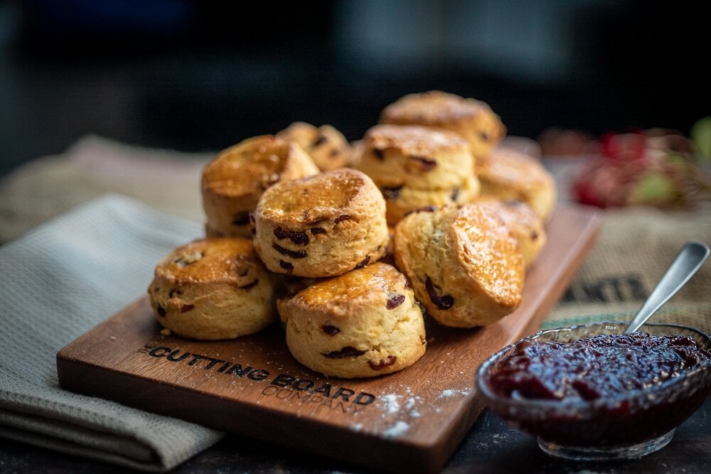 5067 Scones with Strawberry Jam - FEATURE